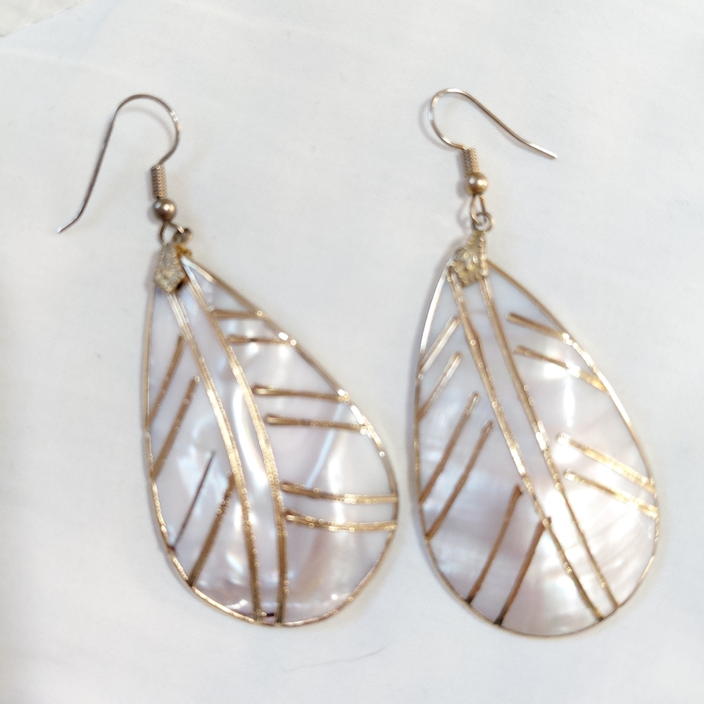 Vintage Gold Shell Tear Drop Earrings
